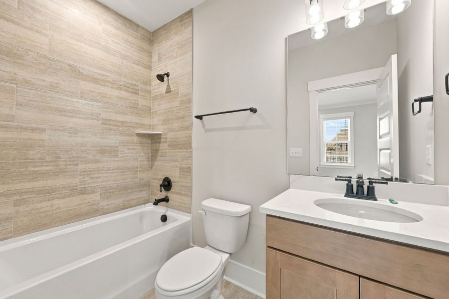 Representative furnished interior of a home built from the Laurel by Pulte Homes in SayeBrook, Myrtle Beach (Image 10).