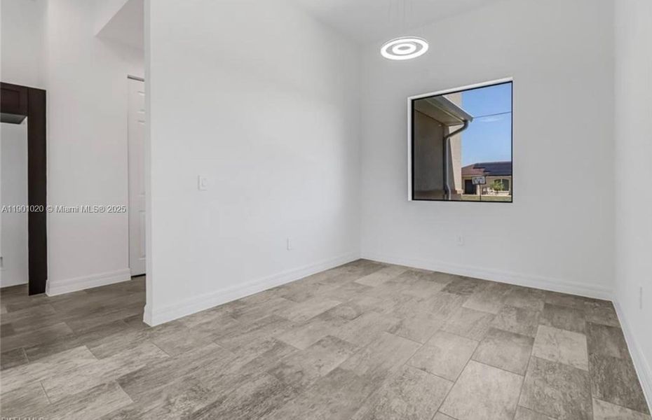 Spacious, unfurnished interior of a new home in , Lehigh Acres (Image 16).