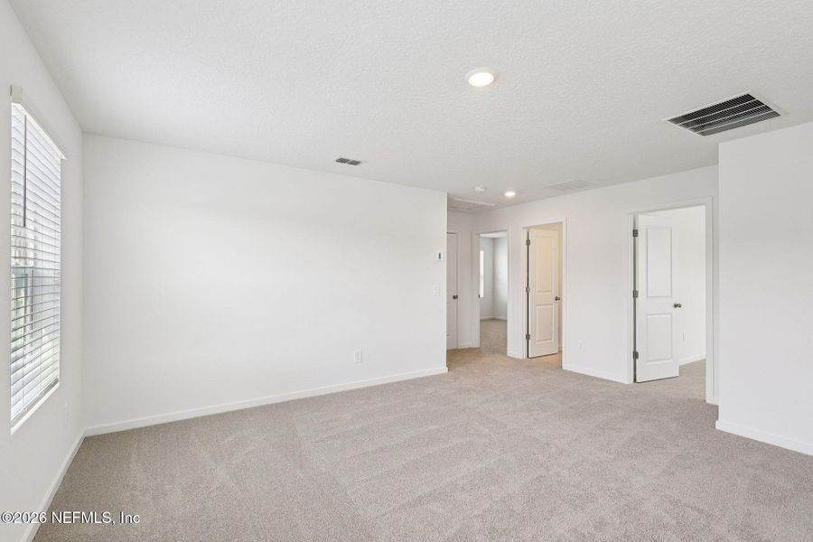 Spacious, unfurnished interior of a new home in Kings Preserve, Jacksonville (Image 16).