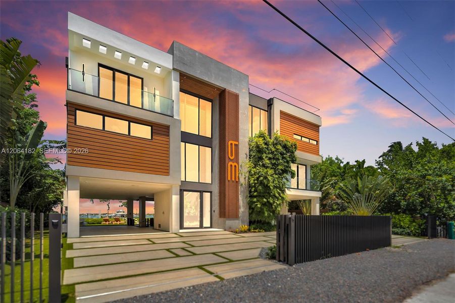 Front exterior of a new home in , Key Largo, FL, highlighting curb appeal (Image 2). Front exterior of a new home in , Key Largo, FL, highlighting curb appeal (Image 2).