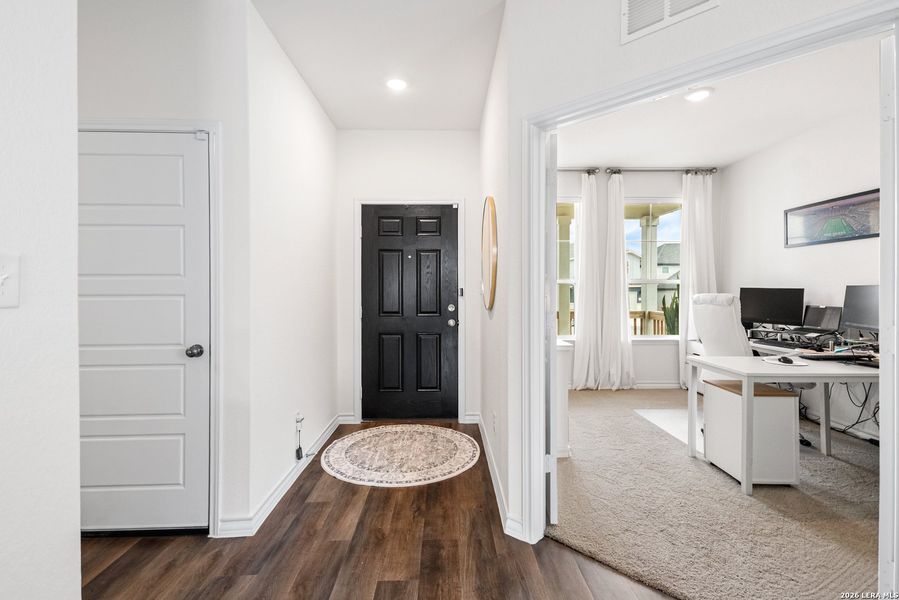 Furnished interior view inside a new home in Corley Farms, Boerne (Image 39).
