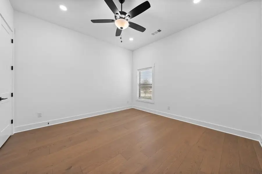 Spacious, unfurnished interior of a new home in The Woodlands, Krugerville (Image 11). Spacious, unfurnished interior of a new home in The Woodlands, Krugerville (Image 11).