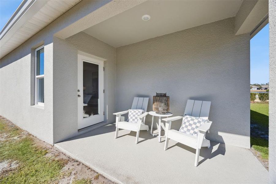 Exterior details and patio area of a home in , Kissimmee (Image 3).