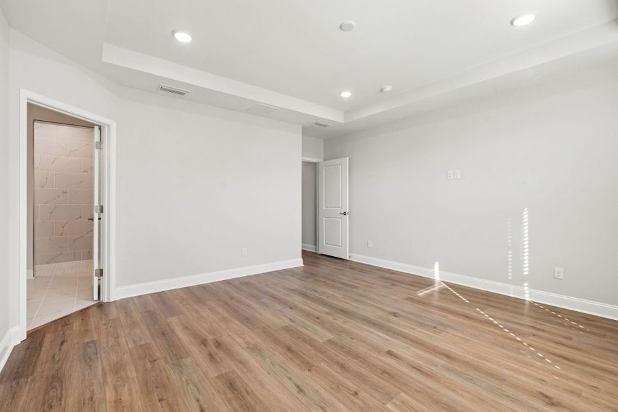 Spacious, unfurnished interior of a new home in Del Webb Savannah at Heartwood, Richmond Hill (Image 24).