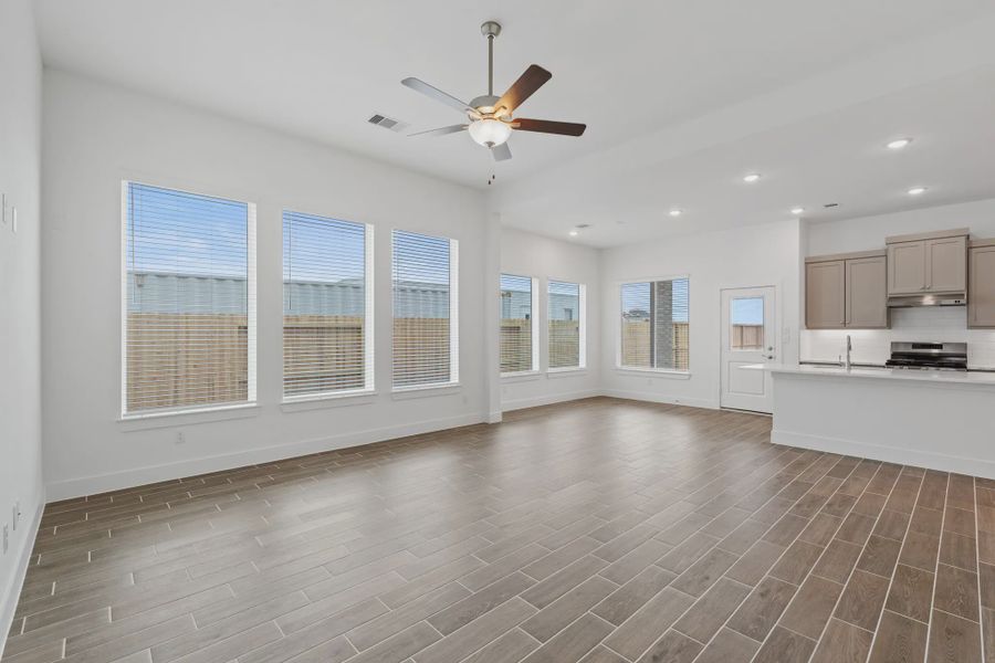 Image 35 representing the Oakmont by Chesmar Homes in Riceland Alley Loads, Mont Belvieu, TX.