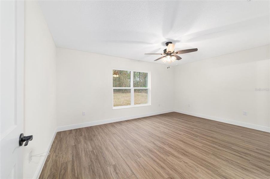 Spacious, unfurnished interior of a new home in , Dunnellon (Image 21).