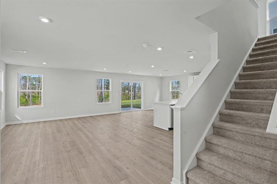 Spacious, unfurnished interior of a new home in Sterling Oaks, Ash (Image 9).