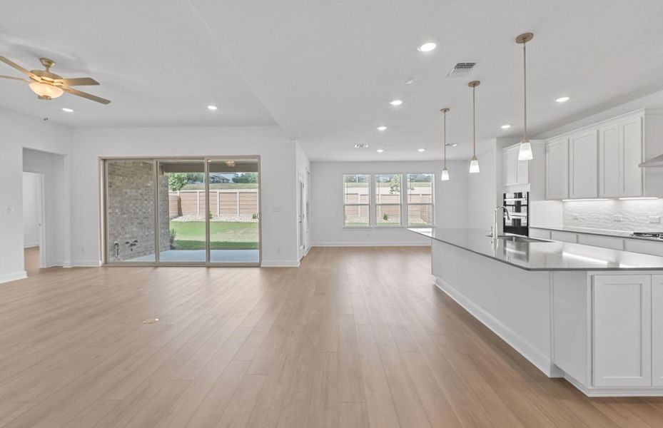 Spacious, unfurnished interior of a new home in Bluffview Reserve, Leander (Image 52).
