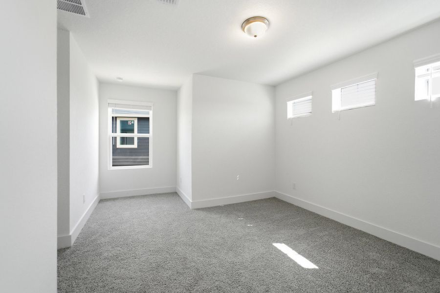 Spacious, unfurnished interior of a new home in Garden Grove, San Antonio (Image 22).