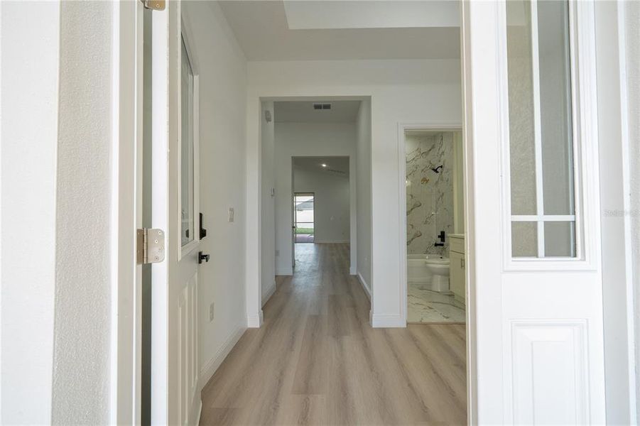 Spacious, unfurnished interior of a new home in , Haines City (Image 33).