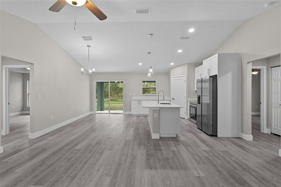 Spacious, unfurnished interior of a new home in , Ocklawaha (Image 14).