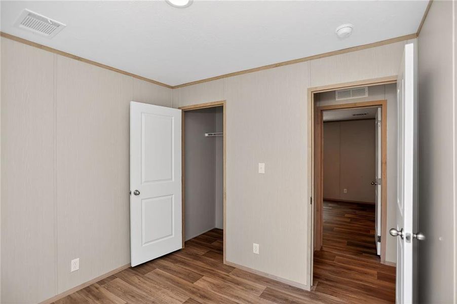 Spacious, unfurnished interior of a new home in , Jasper (Image 24).