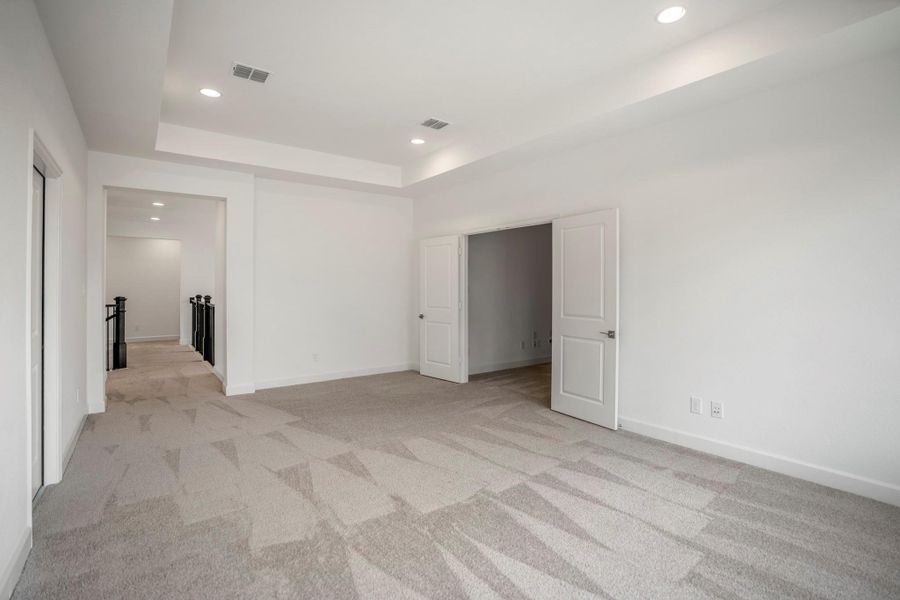 Spacious, unfurnished interior of a new home in Fulbrook on Fulshear Creek, Fulshear (Image 34).