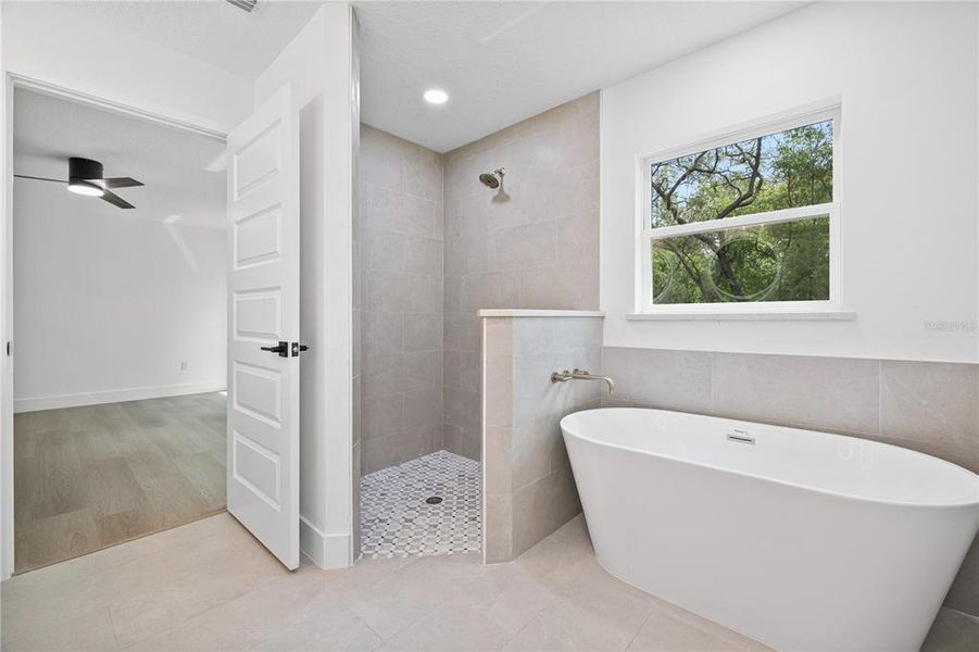 Furnished interior view inside a new home in , Dunnellon (Image 14).