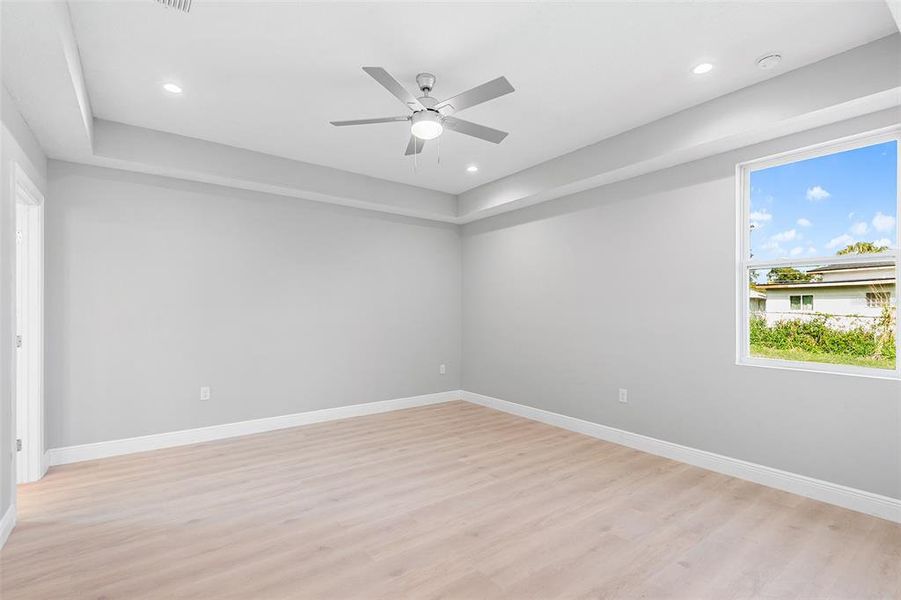 Spacious, unfurnished interior of a new home in , Winter Haven (Image 18).