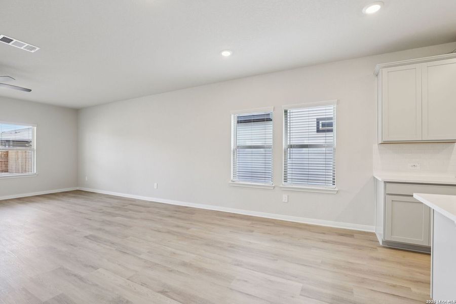 Spacious, unfurnished interior of a new home in Catalina, Converse (Image 38).