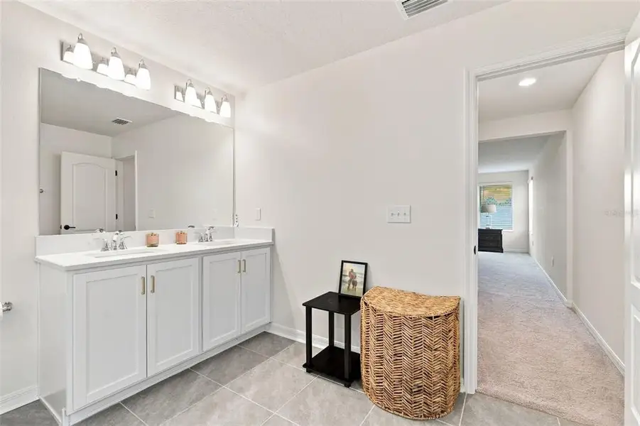 Furnished interior view inside a new home in , Land O' Lakes (Image 57).