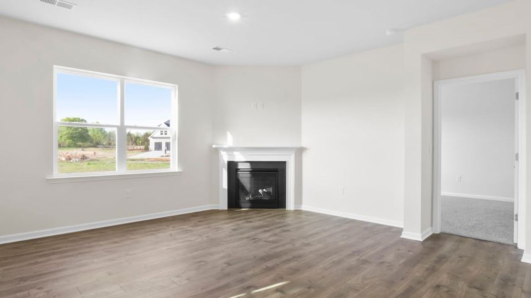 Spacious, unfurnished interior of a new home in Woodglen, Piedmont (Image 28).