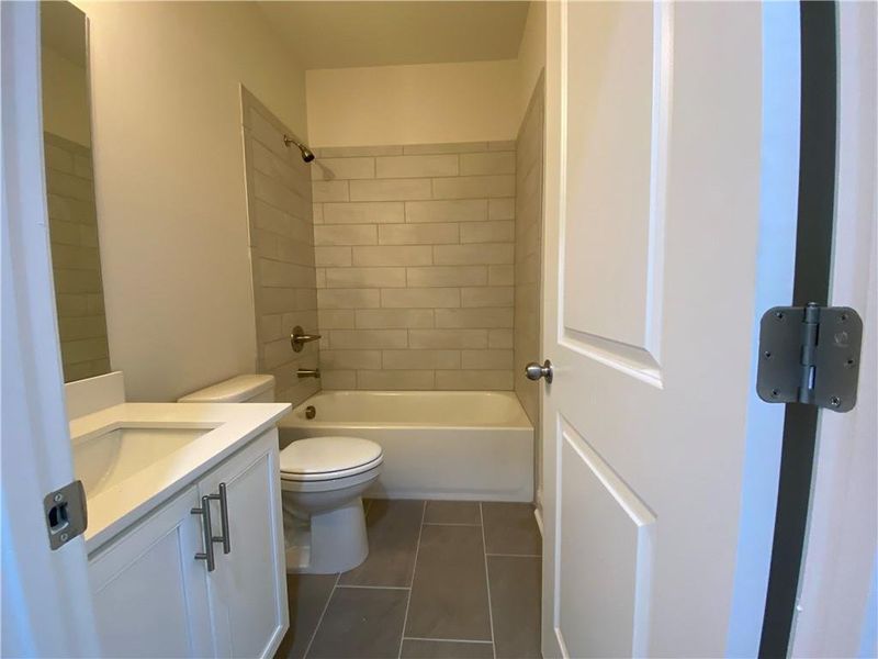 Furnished interior view inside a new home in , Jefferson (Image 31).