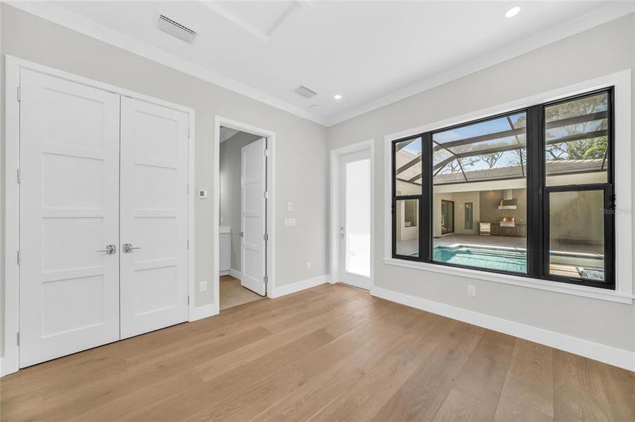 Spacious, unfurnished interior of a new home in , Sarasota (Image 18).