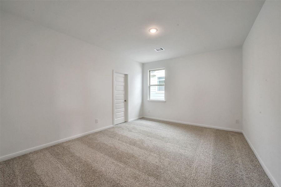 Spacious, unfurnished interior of a new home in Anderson Lake, Houston (Image 30).