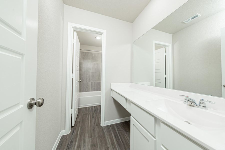 Furnished interior view inside a new home in River Ranch, Dayton (Image 8).