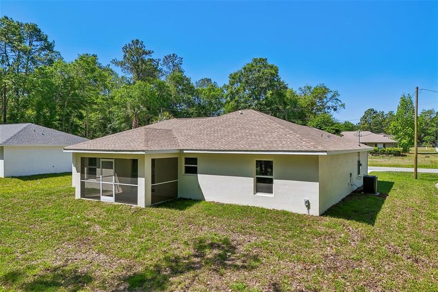 Exterior details and patio area of a home in , Ocala (Image 4).