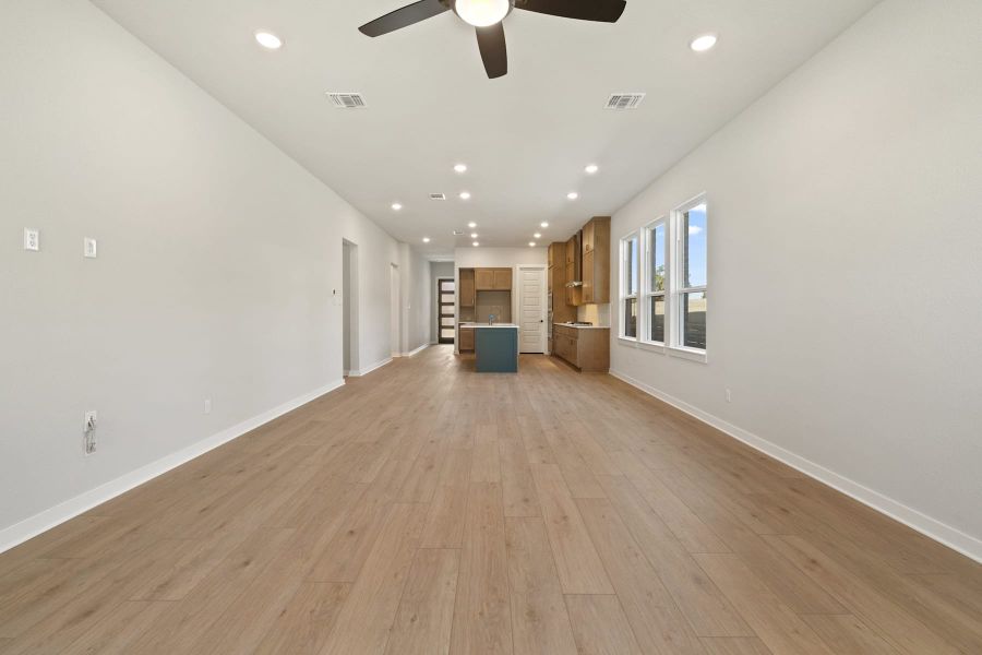 Spacious, unfurnished interior of a new home in Wolf Ranch, Georgetown (Image 30).