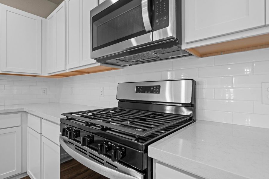 Close-up of interior finishes inside a home in Creekhaven, Rosharon (Image 13).