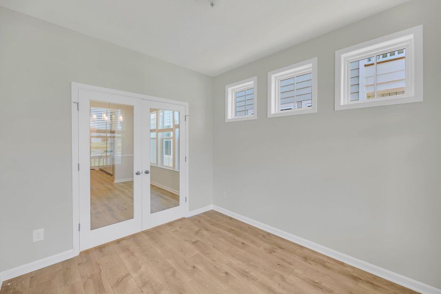 Spacious, unfurnished interior of a new home in Sweetgrass Station, Summerville (Image 8).