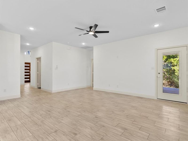 Spacious, unfurnished interior of a new home in , Granbury (Image 21).