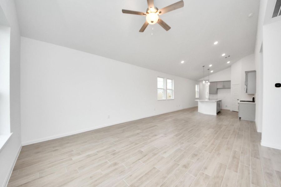 Spacious, unfurnished interior of a new home in Elyson, Katy (Image 24).