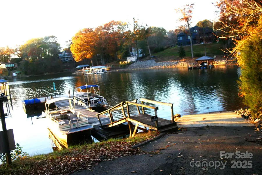 Community day day docks w/boat ramp Community day day docks w/boat ramp