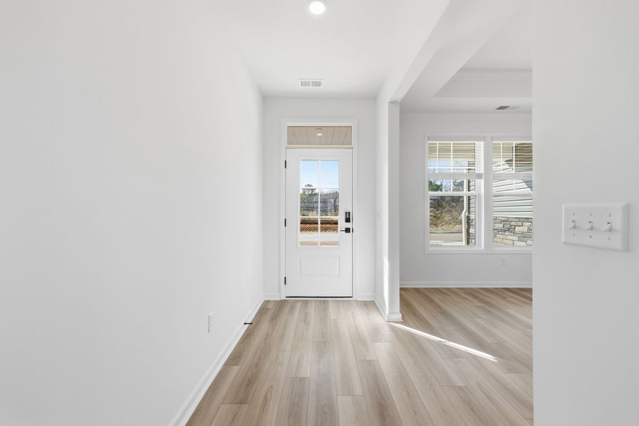Representative unfurnished interior of a home built from the Grayson II by Great Southern Homes in Edgefield, Loris (Image 19).