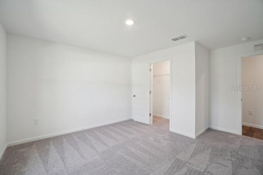 Spacious, unfurnished interior of a new home in Royal Highlands, Weeki Wachee (Image 18).