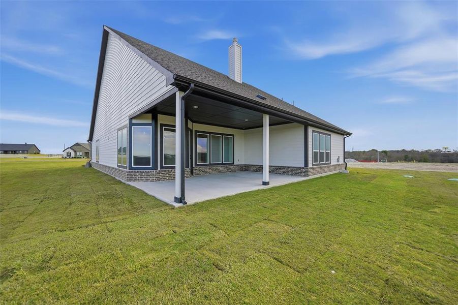 Exterior details and patio area of a home in Eagle Ridge Estates, Weatherford (Image 26).