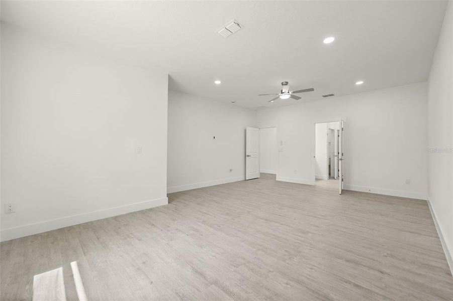 Spacious, unfurnished interior of a new home in , Palm Bay (Image 35).