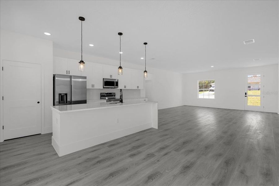 Spacious, unfurnished interior of a new home in , Ocala (Image 23).