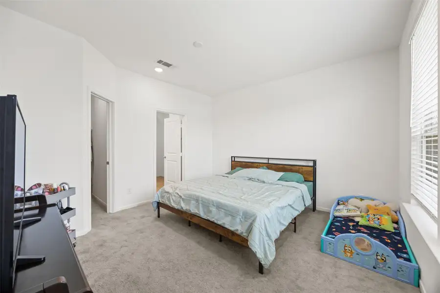 Furnished interior view inside a new home in , Alvin (Image 24).