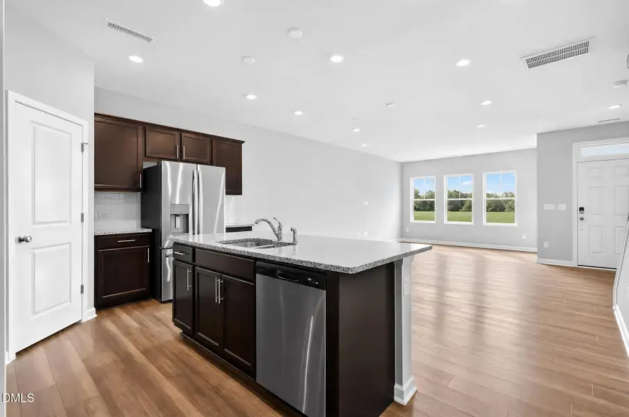 16_322_Marmalade_Sky_Ln-Kitchen-copy