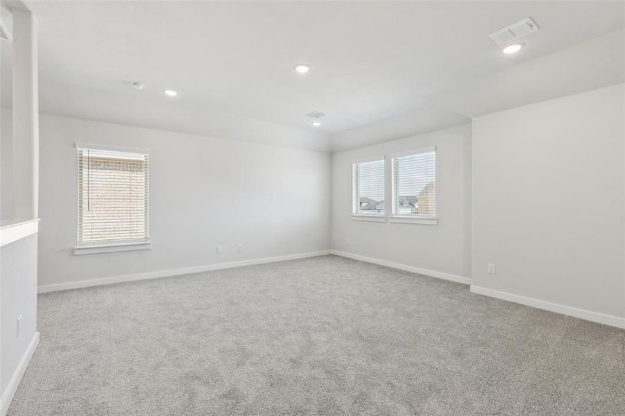 Spacious, unfurnished interior of a new home in Madero, Haslet (Image 31).