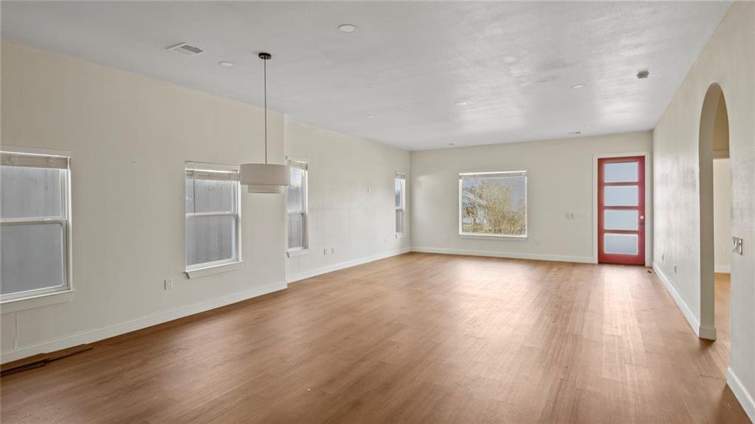 Spacious, unfurnished interior of a new home in , Dallas (Image 13).