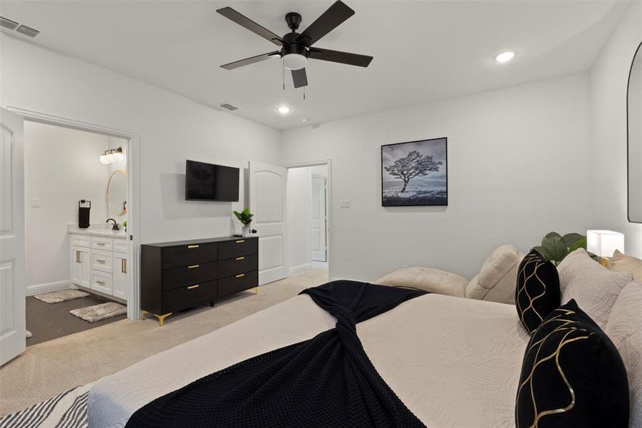 Furnished interior view inside a new home in , Dallas (Image 33).