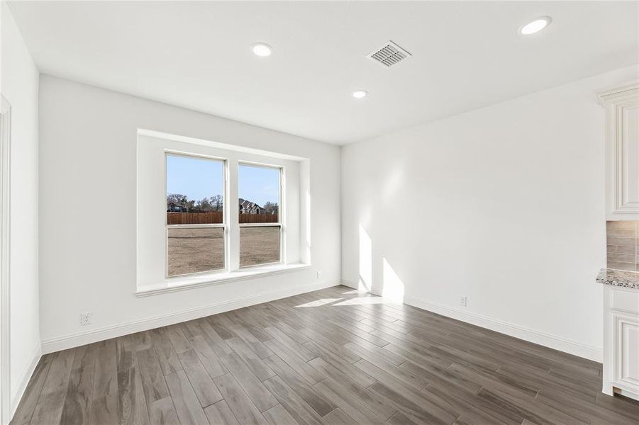 Spacious, unfurnished interior of a new home in Crystal Lake Estates, Red Oak (Image 14).