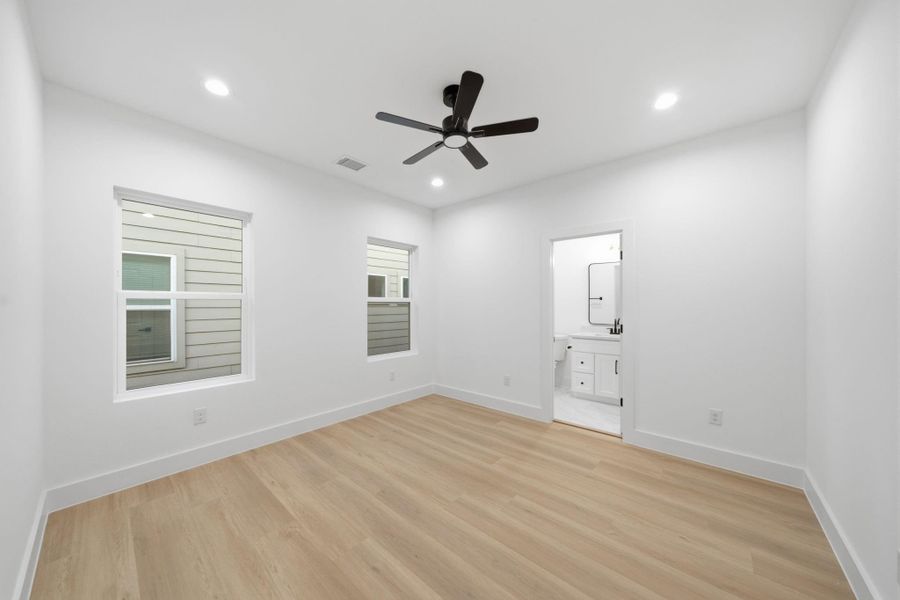 Spacious, unfurnished interior of a new home in , Houston (Image 24).
