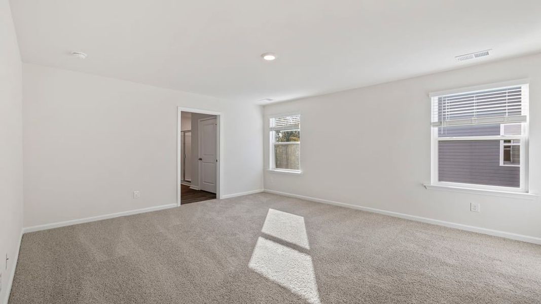 Spacious, unfurnished interior of a new home in Cedar Gap, Fountain Inn (Image 26).