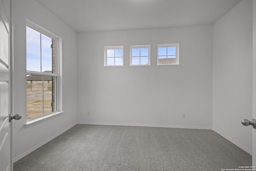 Spacious, unfurnished interior of a new home in Stillwater Ranch, San Antonio (Image 10).