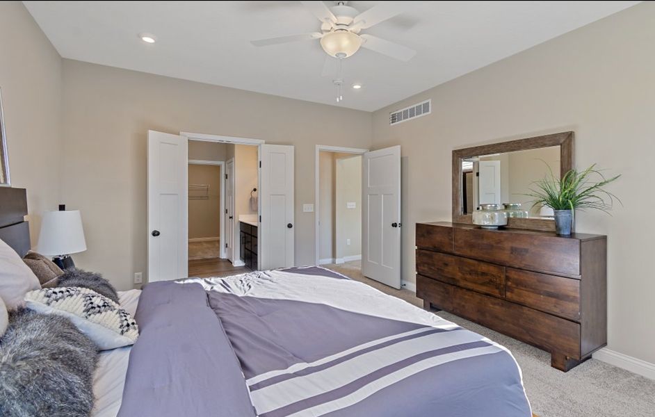 Representative furnished interior of a home built from the Edenton by Fischer Homes in Savannah Lakes, Hiram (Image 8).