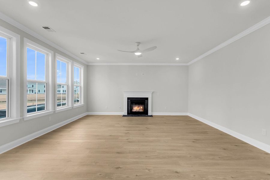 Spacious, unfurnished interior of a new home in Tidewater at Lakes of Cane Bay, Summerville (Image 39).