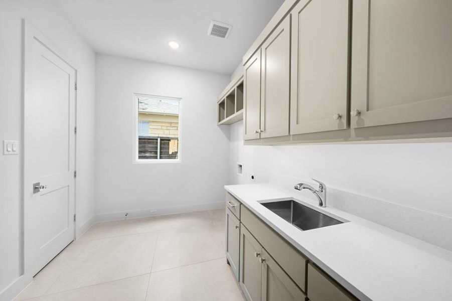 Furnished interior view inside a new home in , Dallas (Image 22).